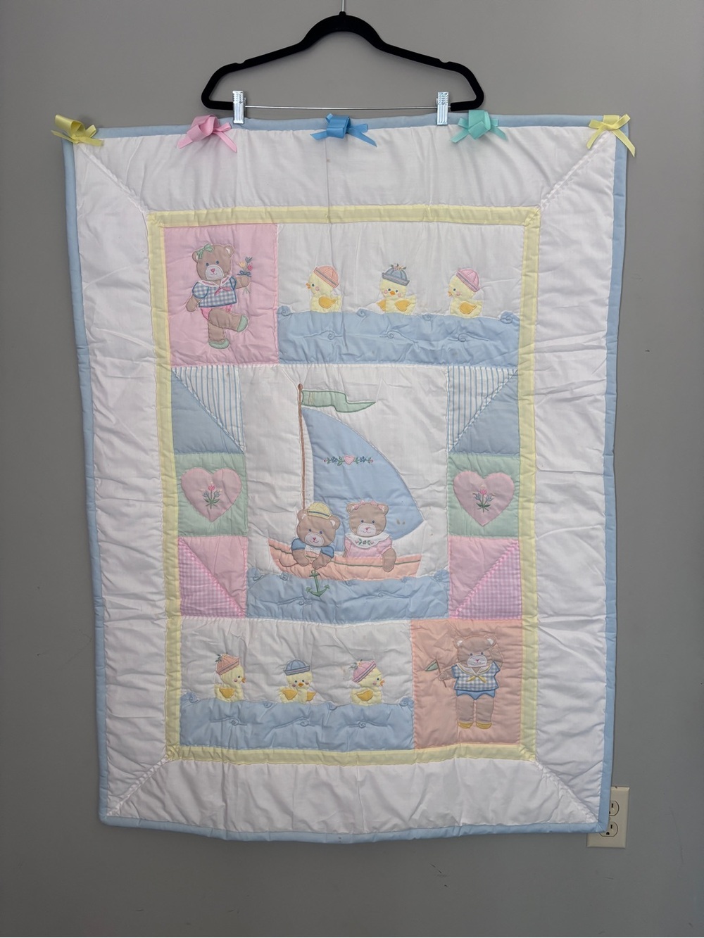 Vintage House of Hatten quilted wall hanging - 36x47
